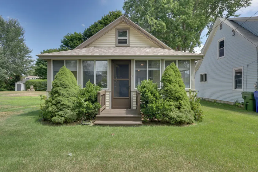'Grandma's Cottage' w/ Sunroom: Walk to Beach - Image 1