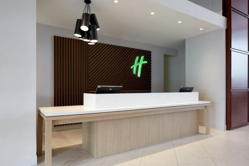 Holiday Inn & Suites Montreal Airport by IHG - Reception