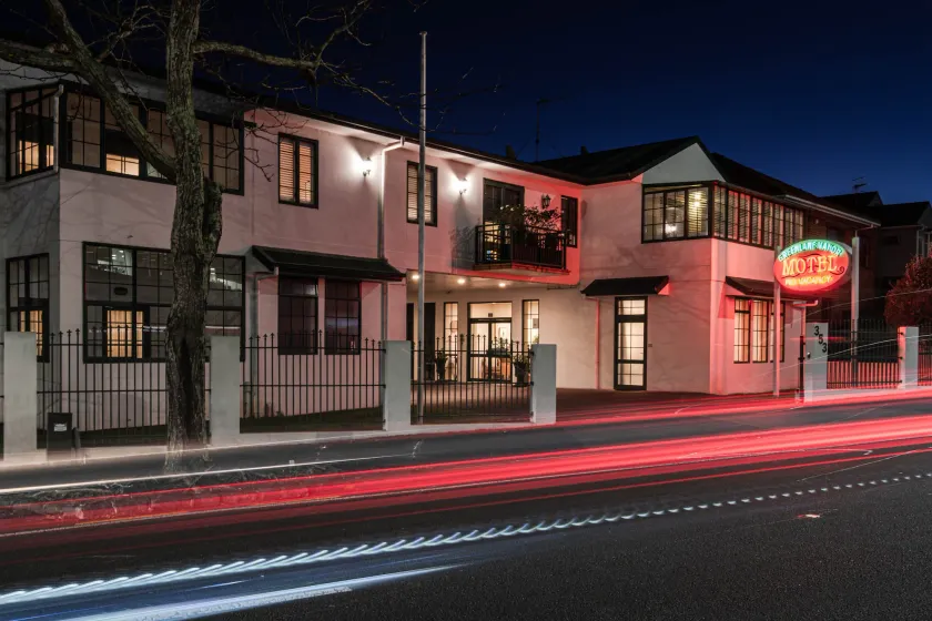 Greenlane Manor Motel - Image 1