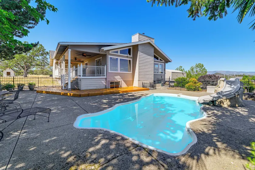 Private Mtn-view Pool! Rogue River Valley Escape - Image 1