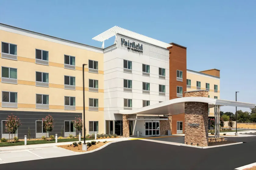 Fairfield Inn & Suites Hanford - Image 1