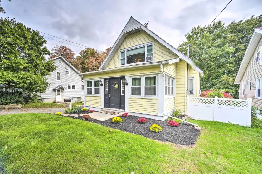 Pet-Friendly Latham Retreat ~ 7 Mi to Albany! - Image 1