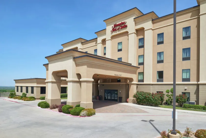 Hampton Inn & Suites Decatur - Image 1