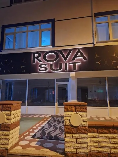 Rova Suit - Image 1