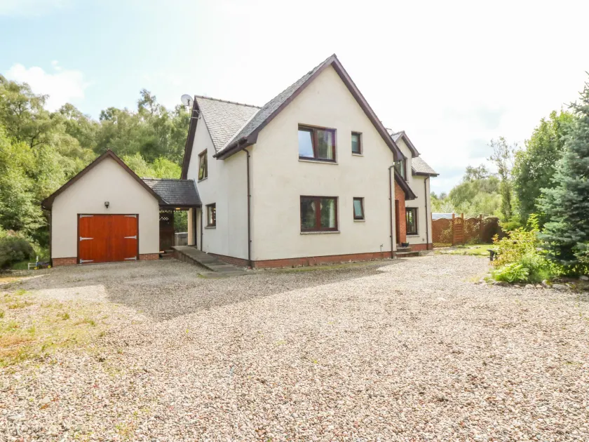 Riverbank House, PONT ROY - Image 1