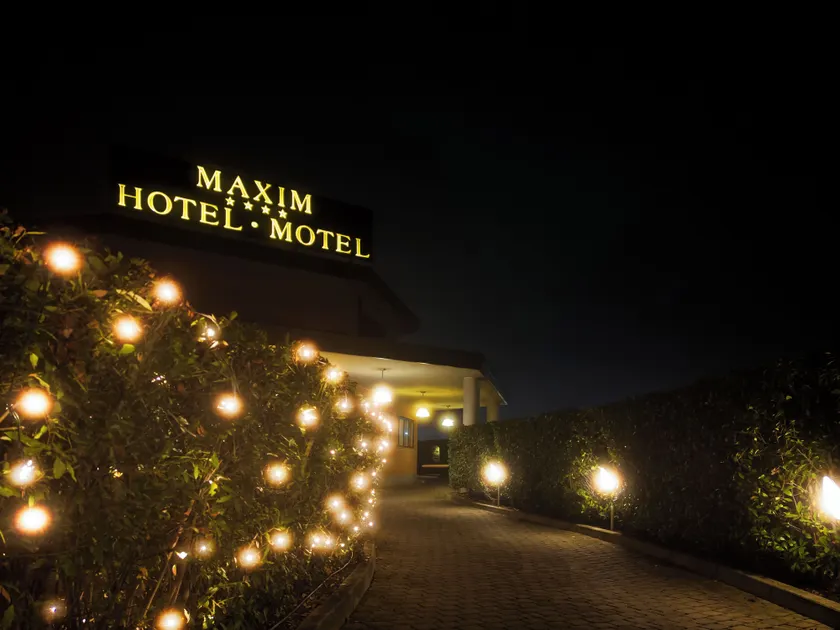 Hotel Maxim - Image 1