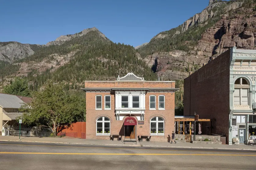 St. Elmo Hotel - Image 1