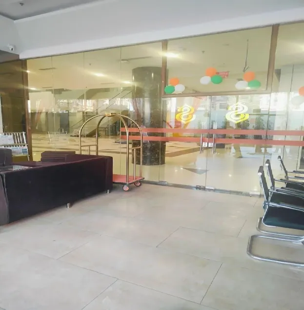 Hotel Samdariya Gold - Rewa - Entrada interior