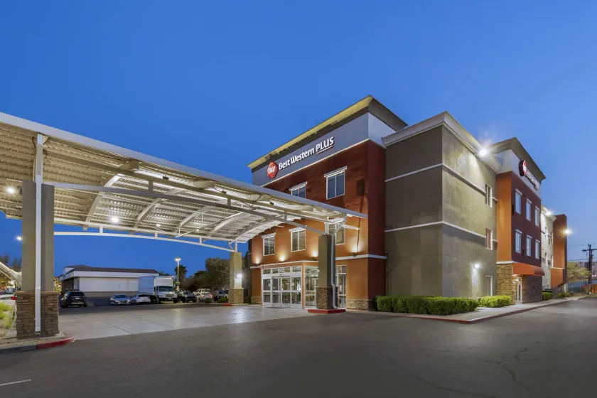 Best Western Plus Henderson Hotel - Image 1