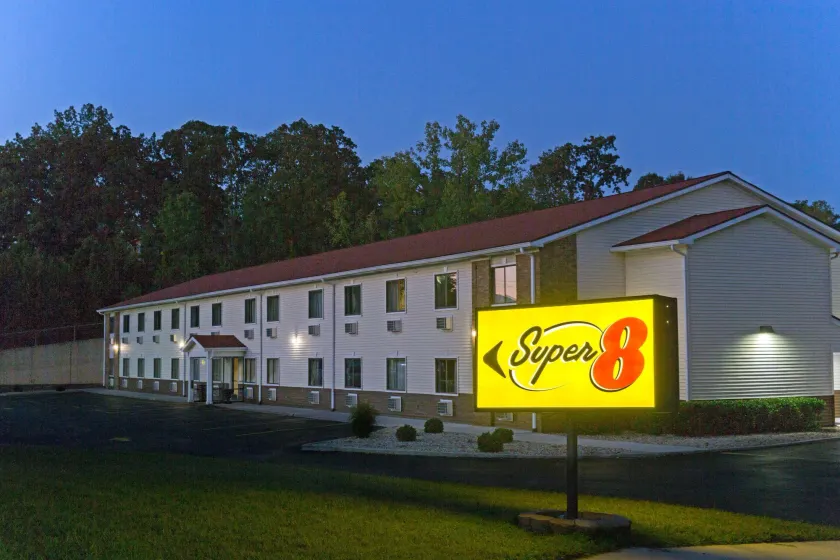 Super 8 by Wyndham Radcliff Ft. Knox Area - Image 1