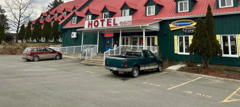 Hotel Cowansville - Image 1