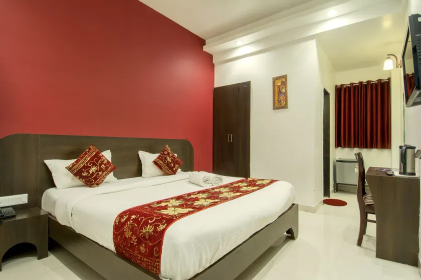 Hotel Metropolitan Near Sindhi Camp - Image 1