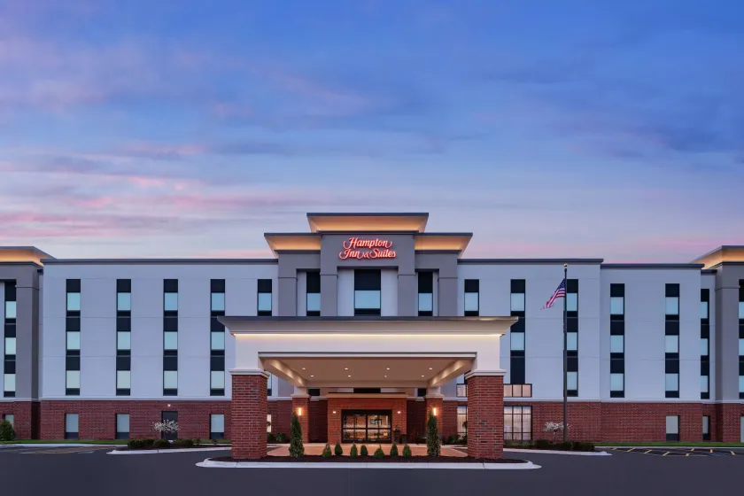 Hampton Inn & Suites Bridgeview Chicago - Image 1