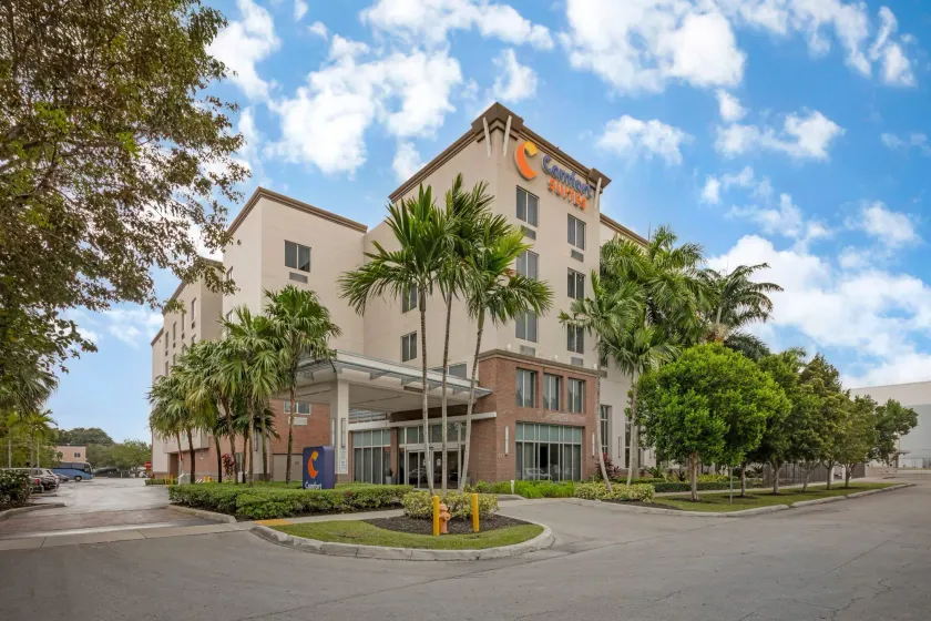 Comfort Suites Miami Airport North - Image 1