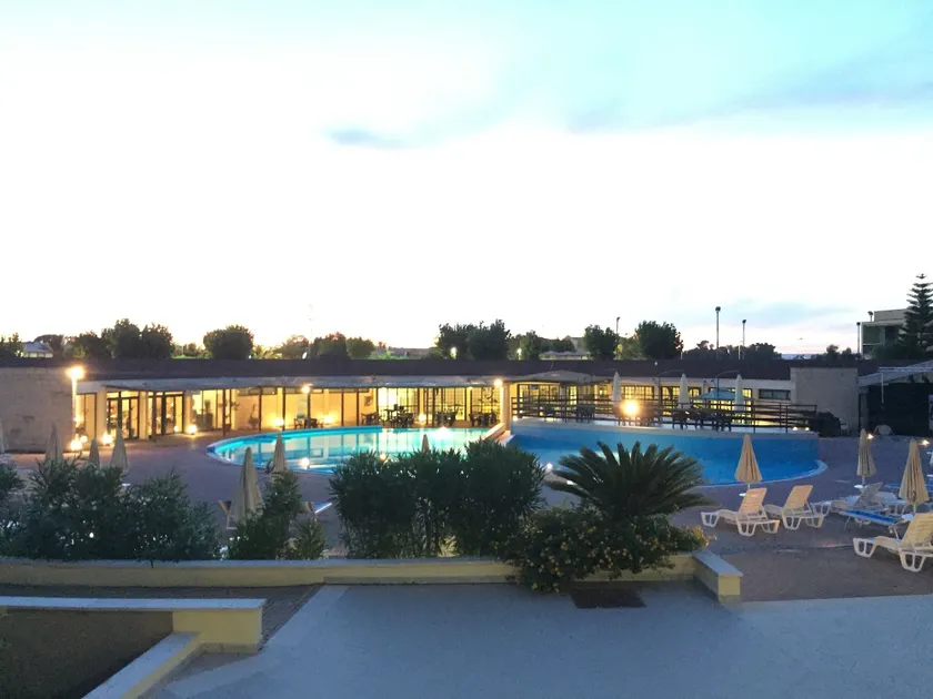 Meta Hotel Residence - Image 1