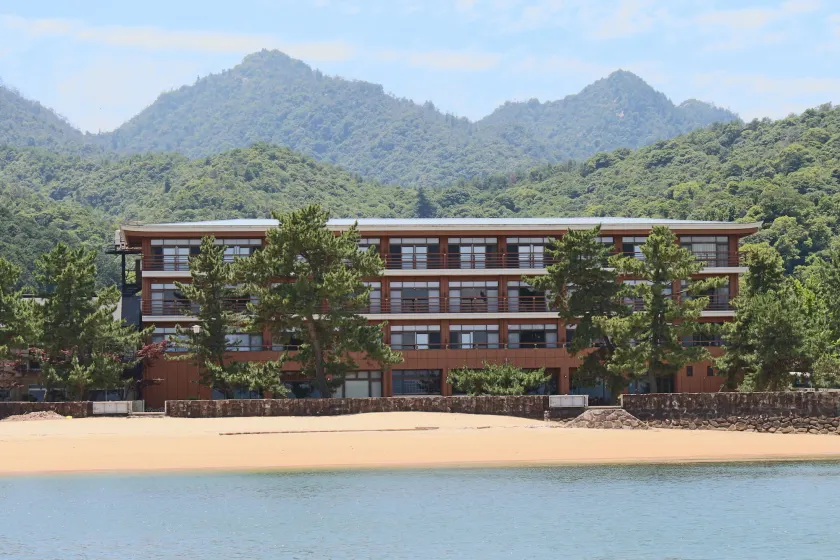 Miyajima Seaside Hotel - Image 1