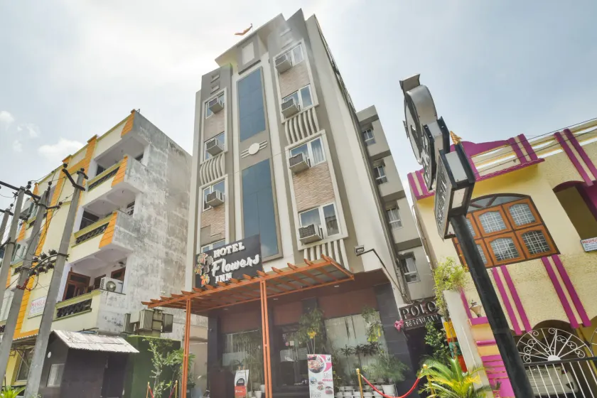 Hotel Flowers Inn - Image 1