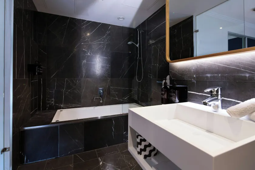 Zara Tower – Luxury Suites and Apartments - Image 1