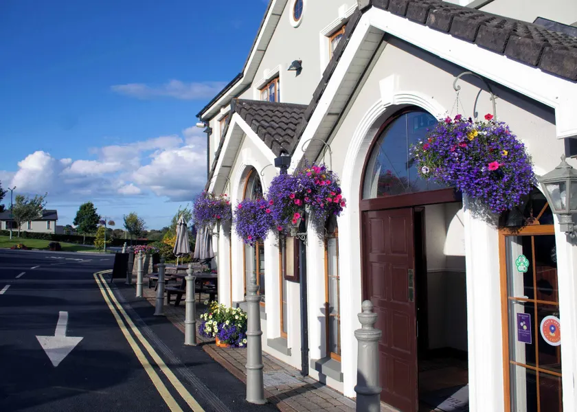 Rhu Glenn Hotel - Image 1
