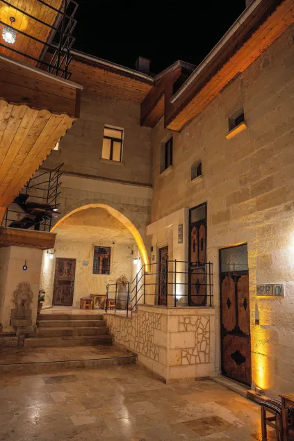 Colina Stone House - Image 1