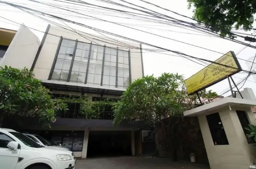 RedDoorz near Gubeng Station Surabaya - Image 1