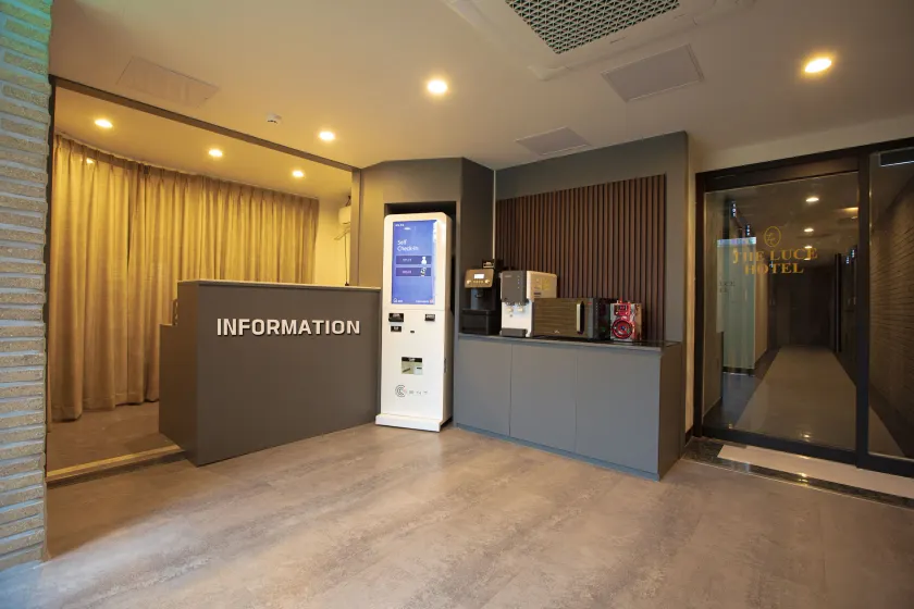 Luce Hotel - Lobby