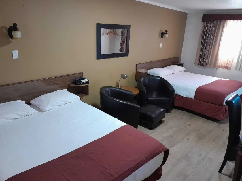 Travellers Motel - Image 1
