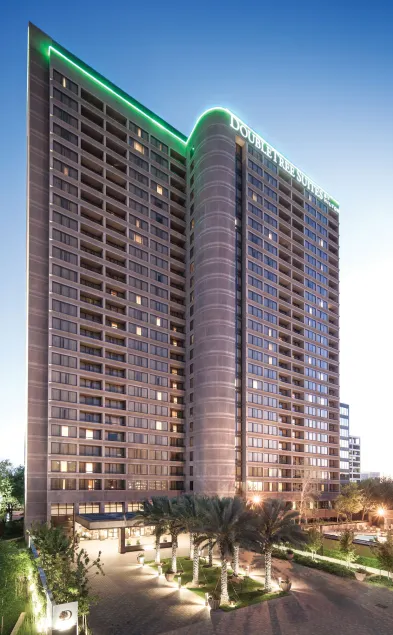 DoubleTree by Hilton Hotel & Suites Houston by the Galleria - Image 1