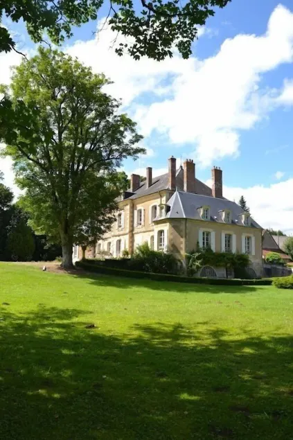Manoir de Curty - Image 1