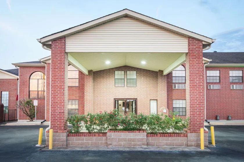 Super 8 by Wyndham White Hall - Image 1