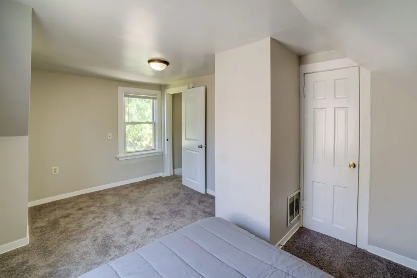 Gary Vacation Rental ~ 5 Mi to Lake Michigan! - Interior