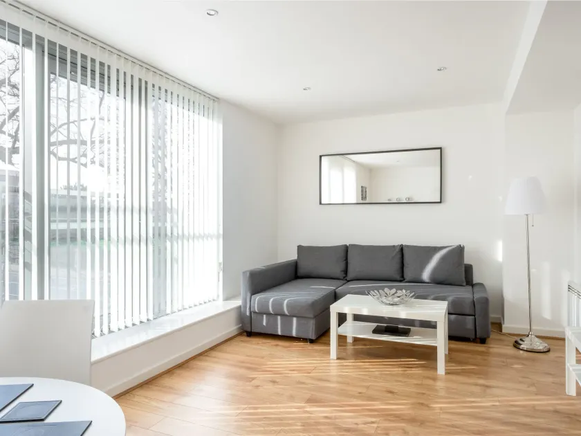 2 bedroom penthouse apartment with roof terrace - Image 1