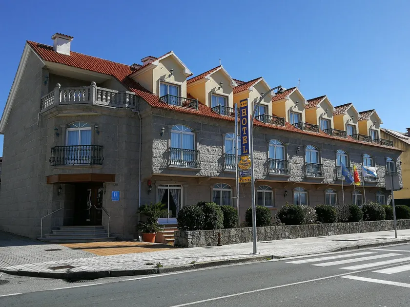 Hotel Playa Compostela - Image 1