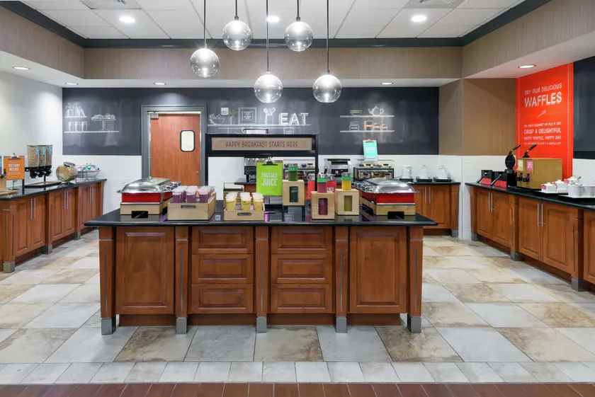 Hampton Inn & Suites Orlando Airport @ Gateway Village - Image 1