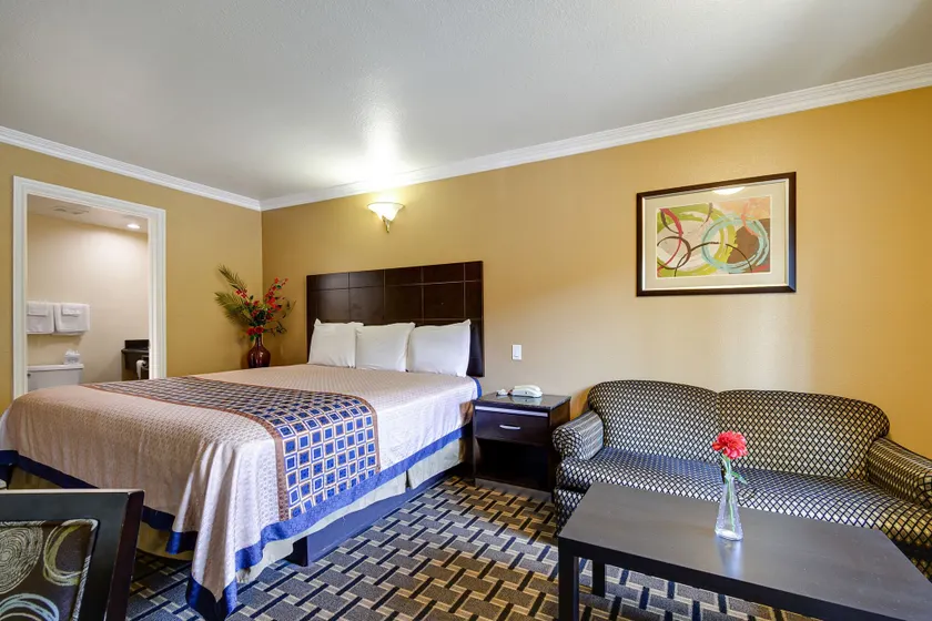 Hacienda Inn - Image 1