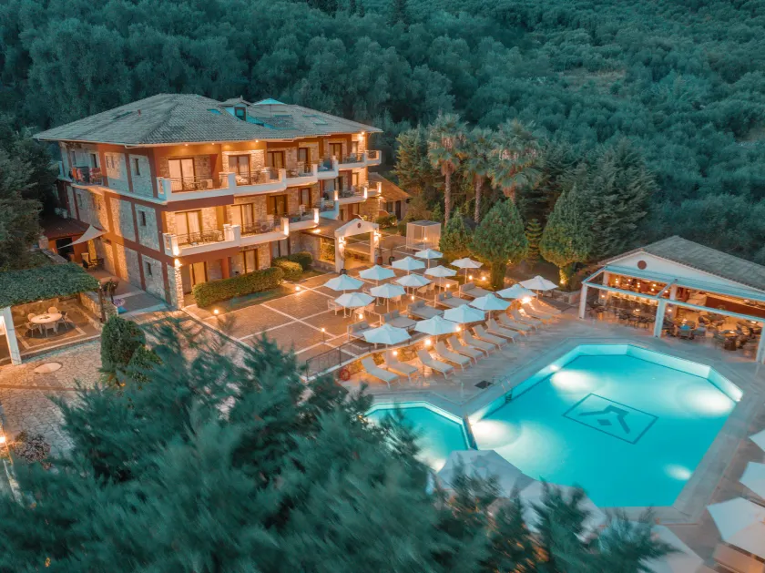 Dracos Hotel - Image 1