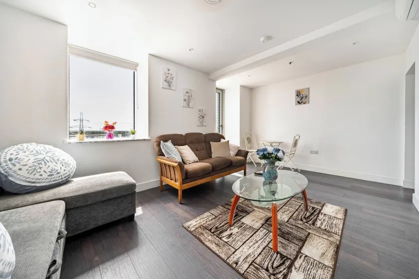 Spacious Wimbledon Flat Walk to Staton Sleeps 4 - Image 1
