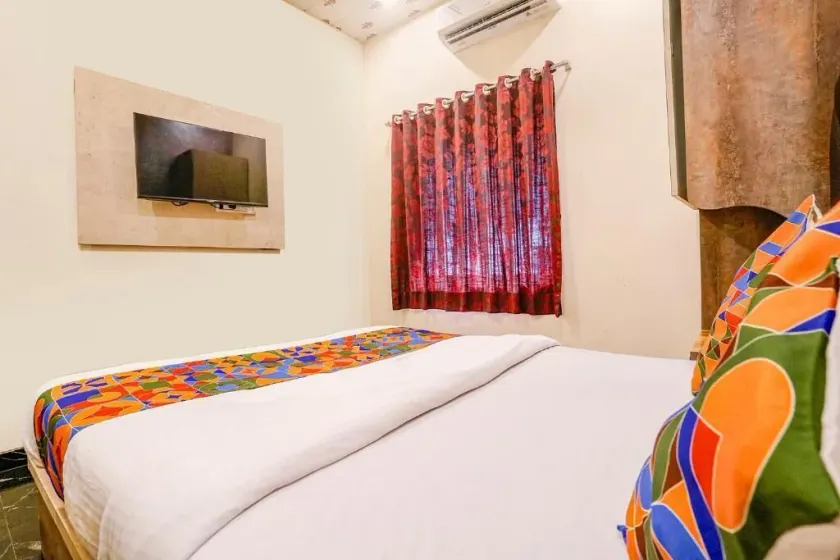 Hotel Priceless - Image 1