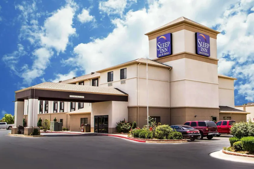 Sleep Inn & Suites Oklahoma City North - Image 1