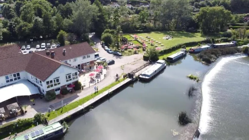 The Riverside inn - Image 1