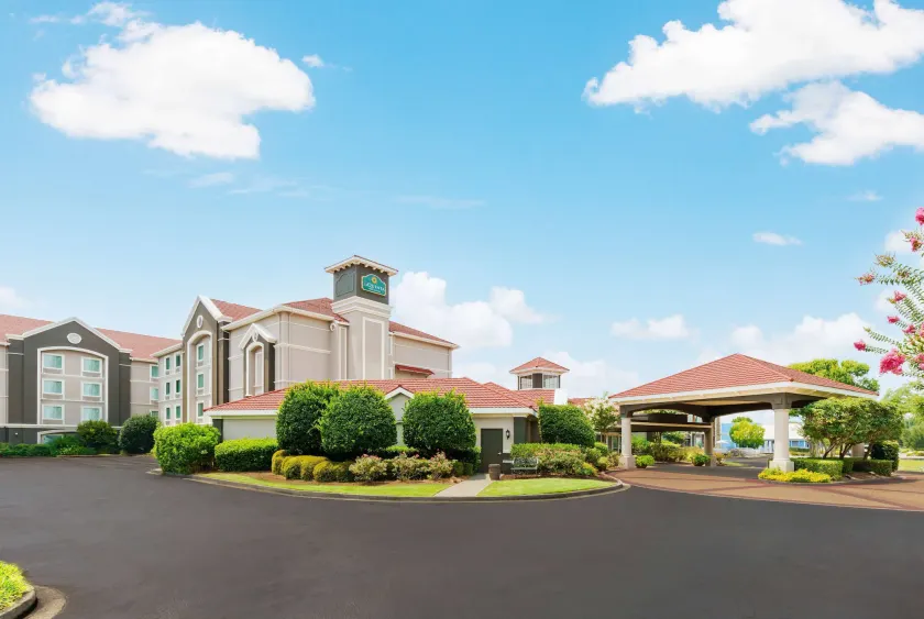 La Quinta by Wyndham Myrtle Beach Broadway Area - Image 1
