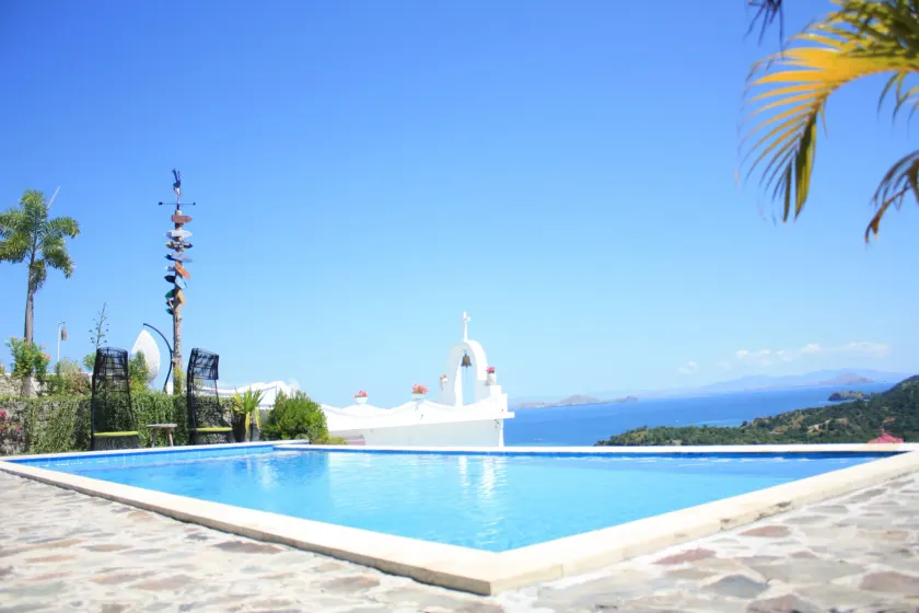 La Cecile Hotel and Cafe Komodo - Image 1