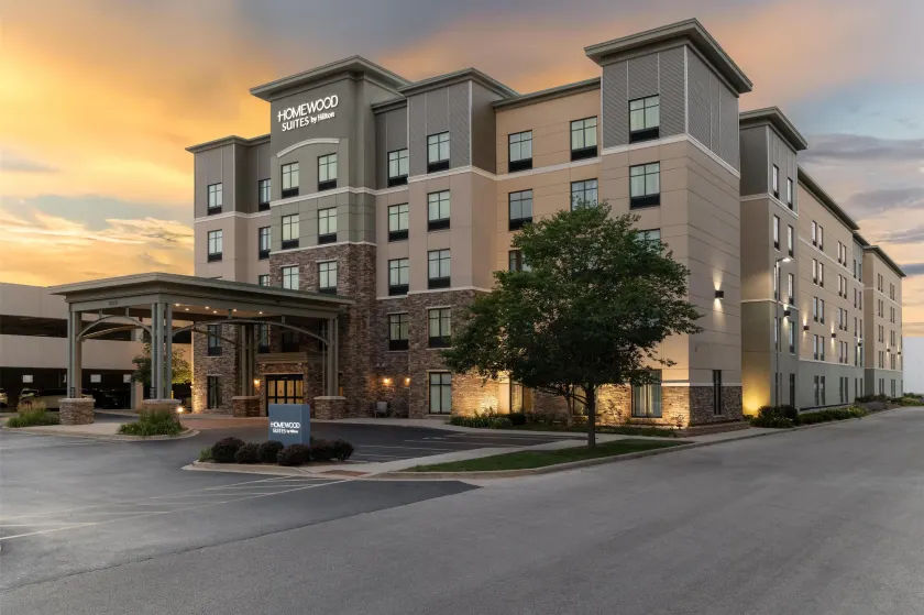 Homewood Suites by Hilton Wauwatosa Milwaukee - Image 1