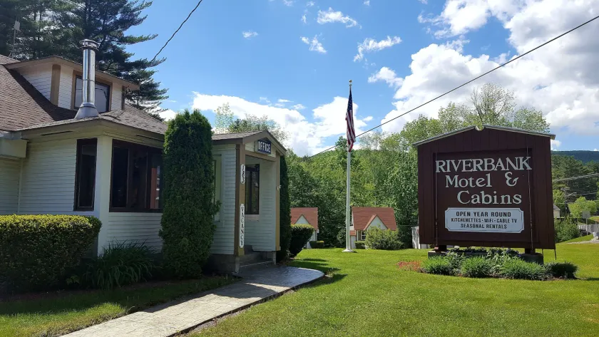Riverbank Motel and Cabins Managed by Vacasa - Image 1