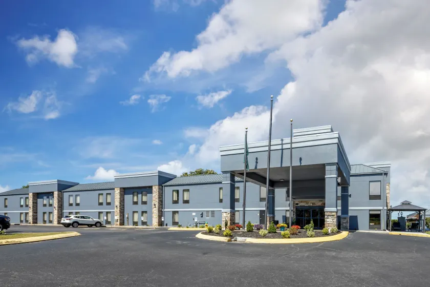 Quality Inn Clarksville - Exit 11 - Image 1