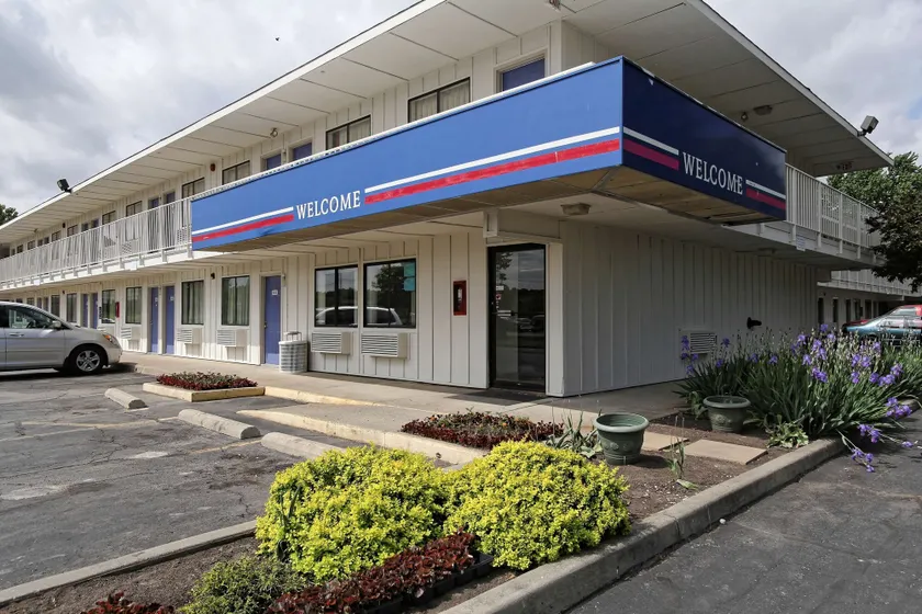 Motel 6-Amherst, OH - Cleveland West - Lorain - Image 1