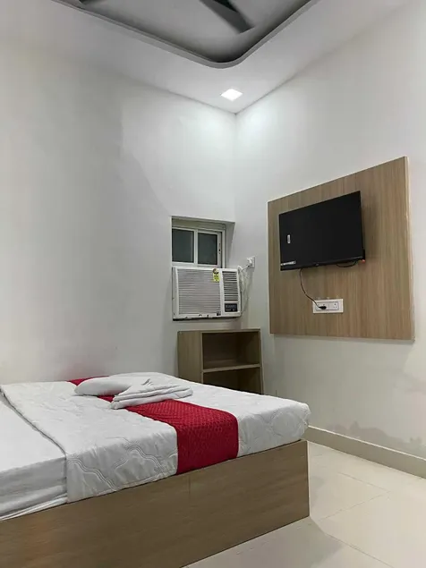 Hotel Ghoonghat - Room