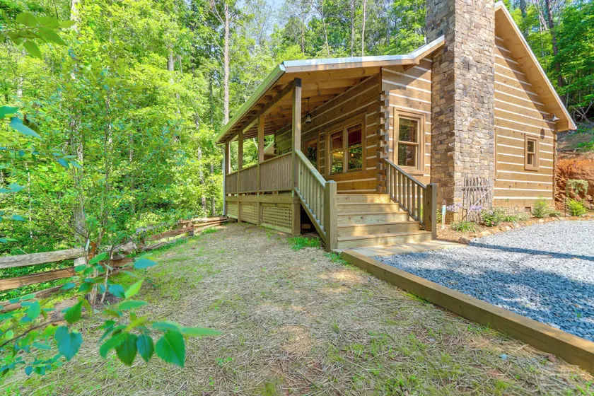 4 Mi to Fall Branch Falls: Peaceful Cabin w/ Deck - Image 1