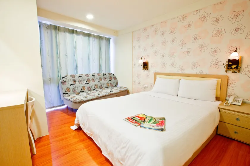 Green Park Commercial Hotel - Image 1