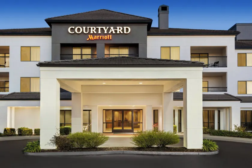 Courtyard by Marriott Roseville - Image 1